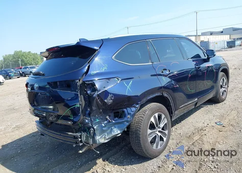 2021 Toyota Highlander Xle z USA, uszkodzony, nr VIN 5TDHZRBH2MS073633